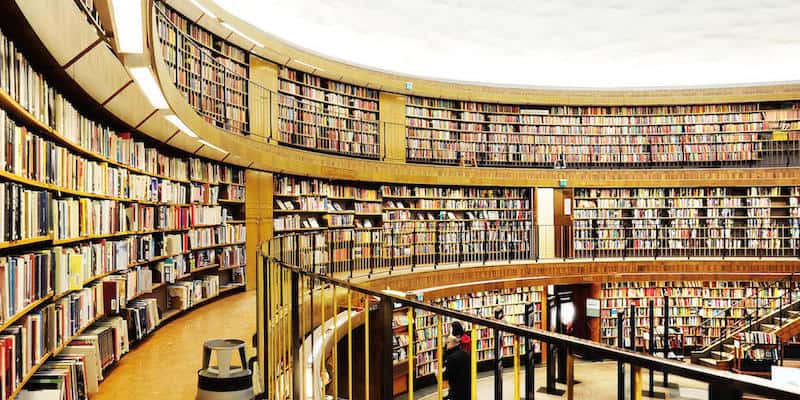 Library bookshelf, diminishing perspective